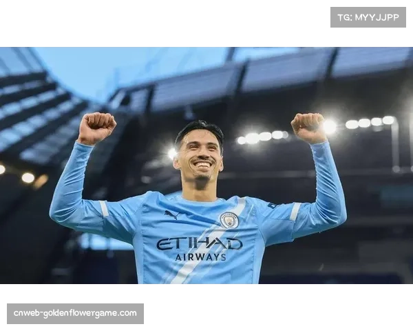 特写：终场哨响，切尔西主帅面对争议判罚结果，久久站立在场边